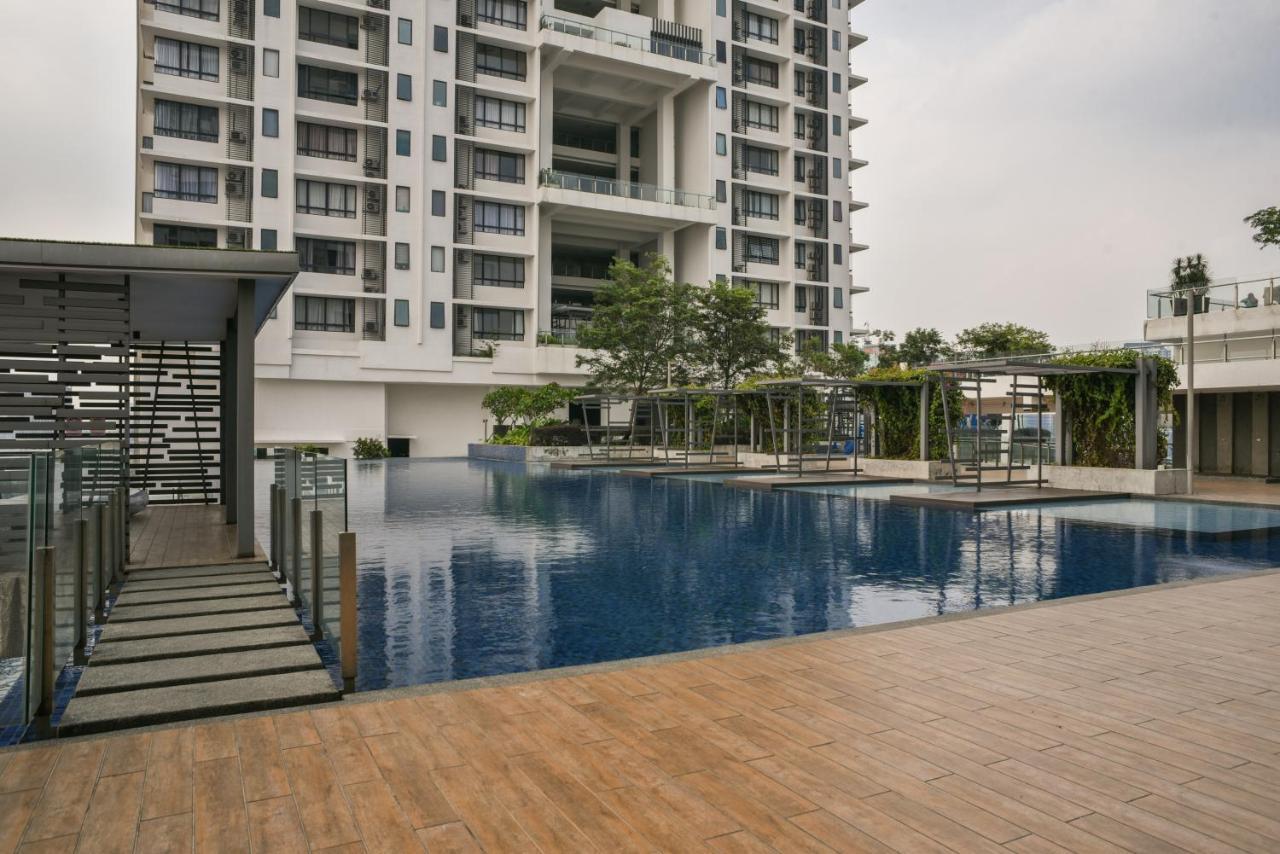 Usj One Subang Jaya By Widebed Apartment Exterior photo